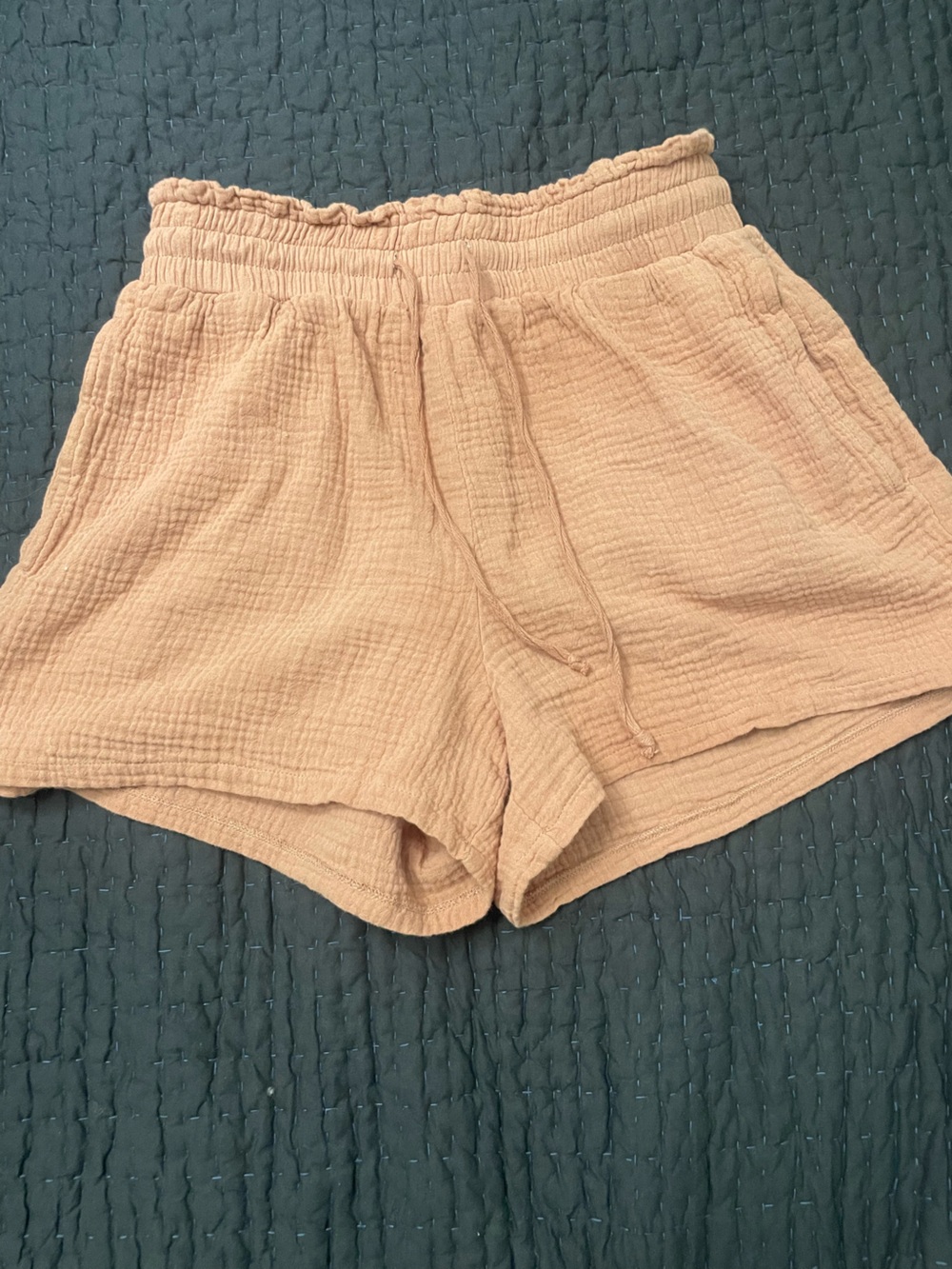 Hem and Thread Gauze Salmon Shorts